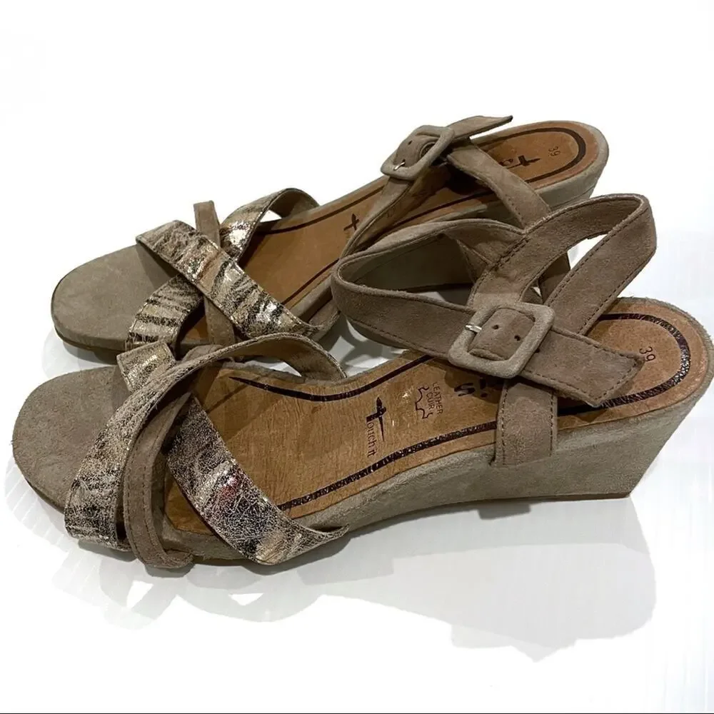 NWOT Tamaris strappy wedge suede sandal metallic detail